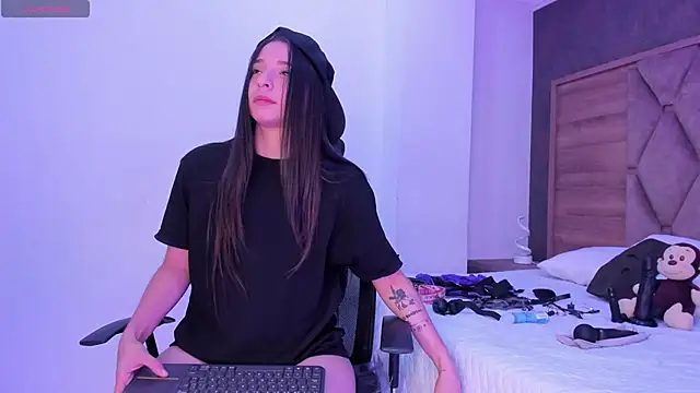 VictoriaSaenz1  online show from December 23, 5:05 am