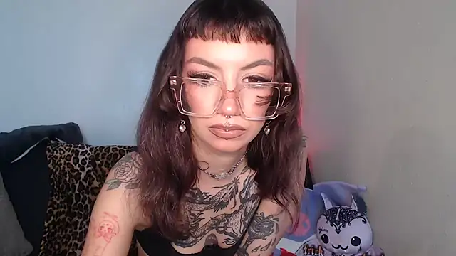 Snapshot of sugarthekitten chatting on November 15, 9:32 pm sugarthekitten online show from November 15, 9:32 pm