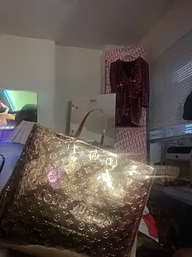 Motherbigbus online show from March 10, 1:27 pm