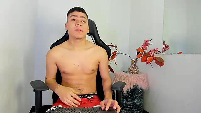 Lucastorrez01 online show from January 15, 3:11 am