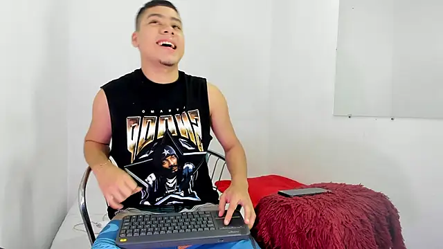 Lucastorrez01 online show from February 5, 7:40 pm