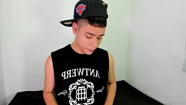 Lucastorrez01 online show from March 17, 7:39 pm