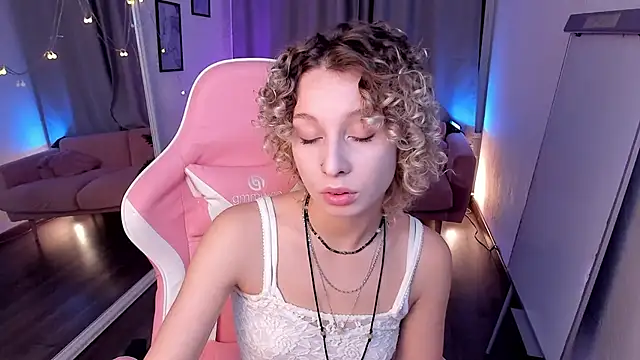 Snapshot of Mary_Wohlberg chatting on December 5, 5:27 am Mary Wohlberg online show from December 5, 5:27 am