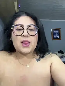 Snapshot of Camil11 chatting on November 17, 12:16 am Camil11 online show from November 17, 12:16 am