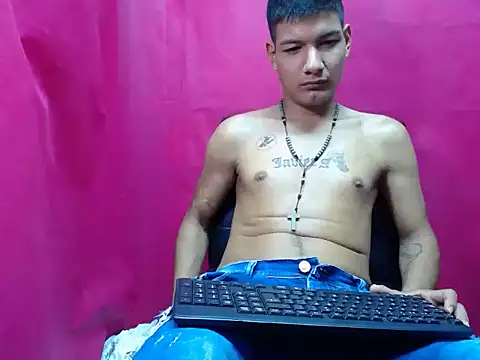 Snapshot of hot1090 chatting on November 17, 7:19 pm hot1090 online show from November 17, 7:19 pm