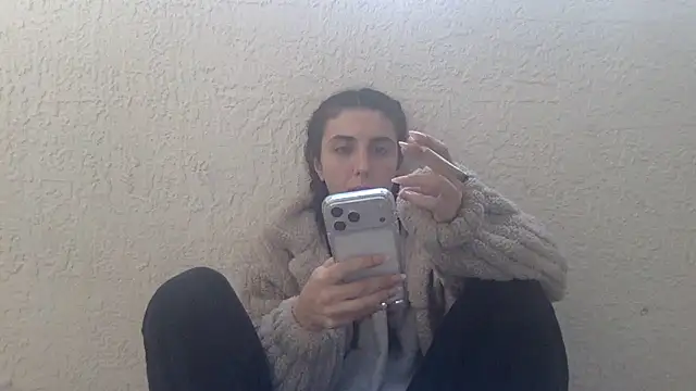 Snapshot of sometimesmiachristina chatting on December 16, 12:32 pm sometimesmiachristina online show from December 16, 12:32 pm