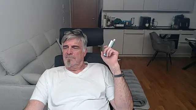 Buidapest online show from April 1, 1:50 am