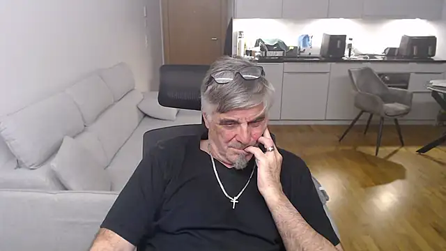 Buidapest online show from April 8, 11:27 pm