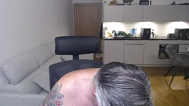 Buidapest online show from April 9, 6:46 pm