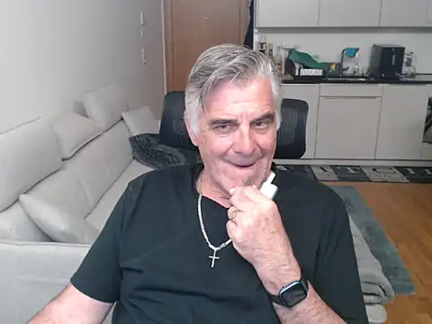 Buidapest online show from April 28, 1:04 am