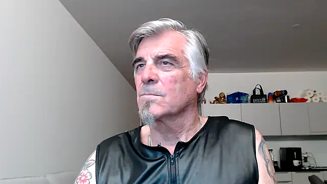 Snapshot of Buidapest chatting on May 10, 3:01 am Buidapest online show from May 10, 3:01 am