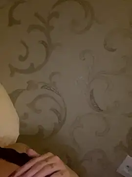 Snapshot of parla98 chatting on November 16, 8:03 pm parla98 online show from November 16, 8:03 pm