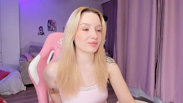 Snapshot of Tiffany_Paw chatting on December 15, 3:00 am Tiffany Paw online show from December 15, 3:00 am