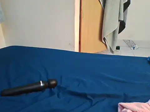 Snapshot of kganya22 chatting on December 16, 9:14 am kganya22 online show from December 16, 9:14 am