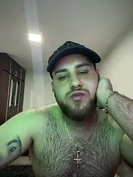 Snapshot of Andreiandu23 chatting on March 28, 8:30 pm Andreiandu23 online show from March 28, 8:30 pm