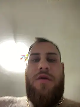 Snapshot of Andreiandu23 chatting on April 7, 7:36 pm Andreiandu23 online show from April 7, 7:36 pm