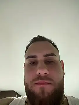 Snapshot of Andreiandu23 chatting on April 27, 7:23 pm Andreiandu23 online show from April 27, 7:23 pm