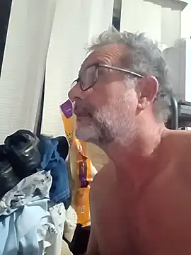 Snapshot of nard53 chatting on April 27, 8:34 am nard53 online show from April 27, 8:34 am