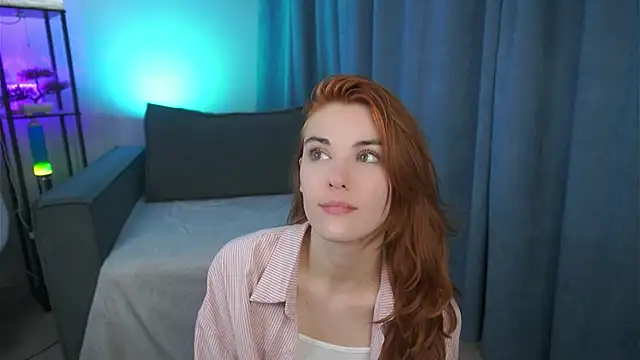 Snapshot of foxy_cute4you chatting on April 25, 7:44 pm foxy cute4you online show from April 25, 7:44 pm