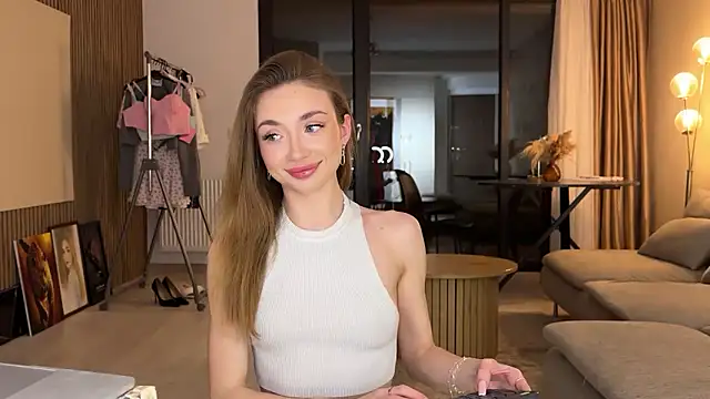 Jolienne online show from March 20, 8:25 pm