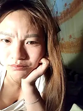 Snapshot of Lee-Thee chatting on November 18, 11:37 pm Lee-Thee online show from November 18, 11:37 pm