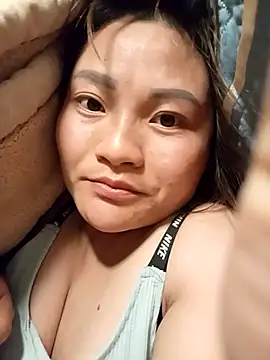 Snapshot of Lee-Thee chatting on November 19, 1:33 pm Lee-Thee online show from November 19, 1:33 pm