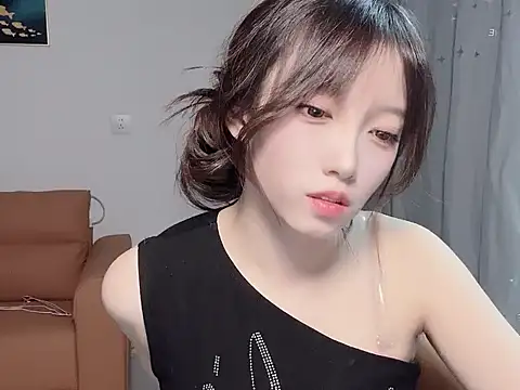 yuyayayu online show from November 18, 1:15 pm