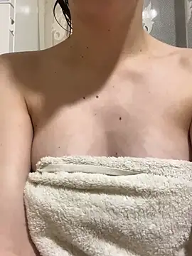 bettyButterfly online show from April 3, 8:07 pm