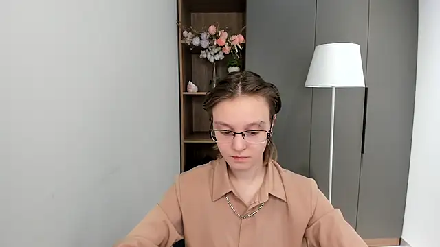 Snapshot of DelphaBoven chatting on November 19, 2:22 am DelphaBoven online show from November 19, 2:22 am