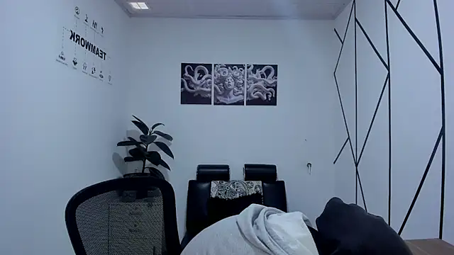 James Adams 01 online show from December 4, 12:36 pm