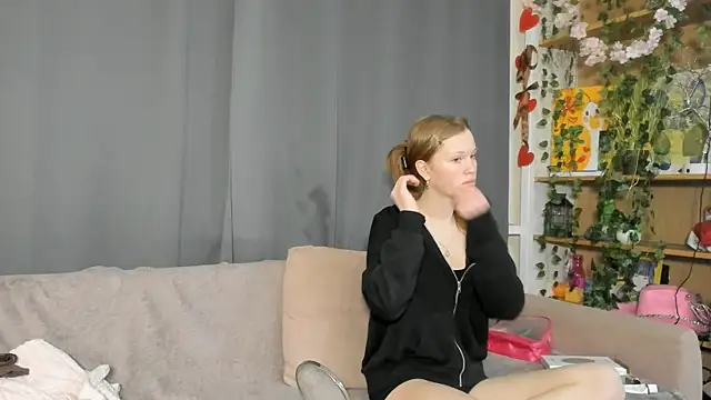 KarieBowery online show from November 28, 8:33 pm