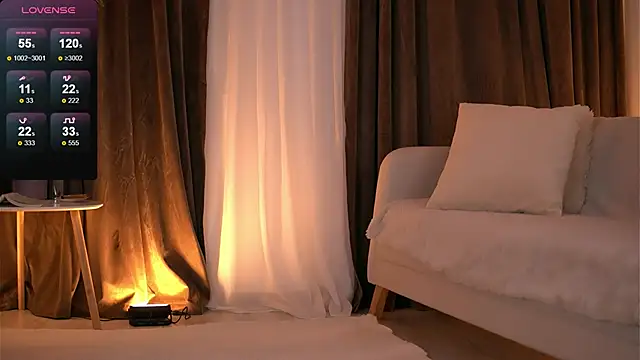 Snapshot of LuvCaprice chatting on June 5, 9:15 am LuvCaprice online show from June 5, 9:15 am