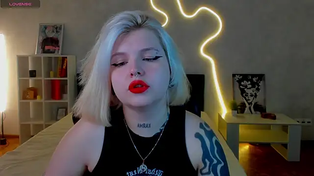 shadow  purrr online show from November 18, 1:22 am