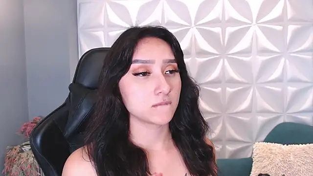 Snapshot of HorneyyQueen chatting on November 25, 2:39 pm HorneyyQueen online show from November 25, 2:39 pm