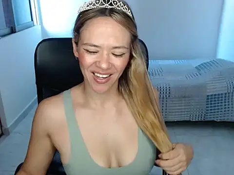 Annie Cervantez online show from April 6, 9:38 pm