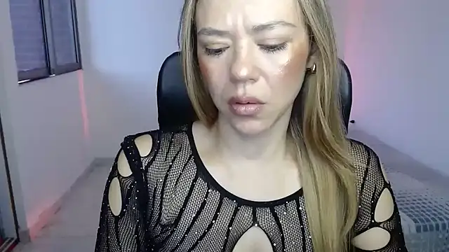 Annie Cervantez online show from April 26, 11:19 am