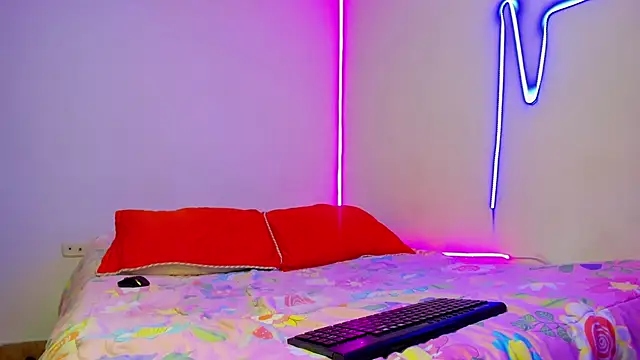 Snapshot of demonychloe chatting on May 1, 2:10 pm demonychloe online show from May 1, 2:10 pm