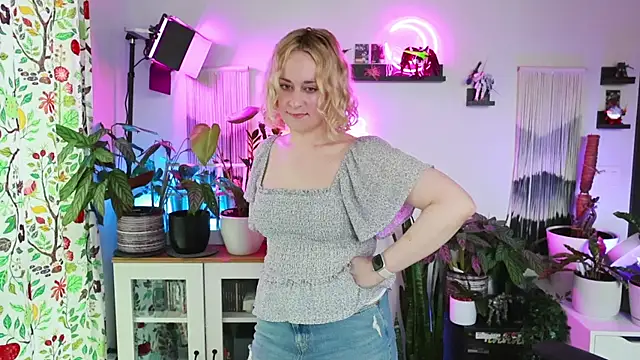 Snapshot of xzoeyryanx chatting on May 8, 4:56 pm xzoeyryanx online show from May 8, 4:56 pm