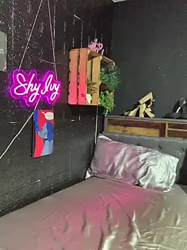 Snapshot of Shy-Ivy chatting on May 21, 8:49 pm Shy-Ivy online show from May 21, 8:49 pm