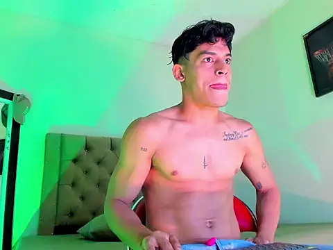 Snapshot of blorelopez chatting on December 3, 5:44 pm blorelopez online show from December 3, 5:44 pm