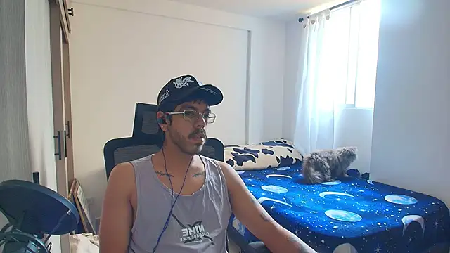 Snapshot of naitt_ chatting on November 23, 12:49 pm naitt online show from November 23, 12:49 pm