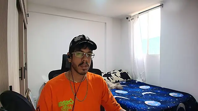 Snapshot of naitt_ chatting on November 24, 11:21 am naitt online show from November 24, 11:21 am