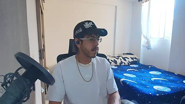 Snapshot of naitt_ chatting on November 25, 2:17 pm naitt online show from November 25, 2:17 pm