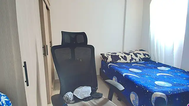 Snapshot of naitt_ chatting on November 28, 1:47 pm naitt online show from November 28, 1:47 pm