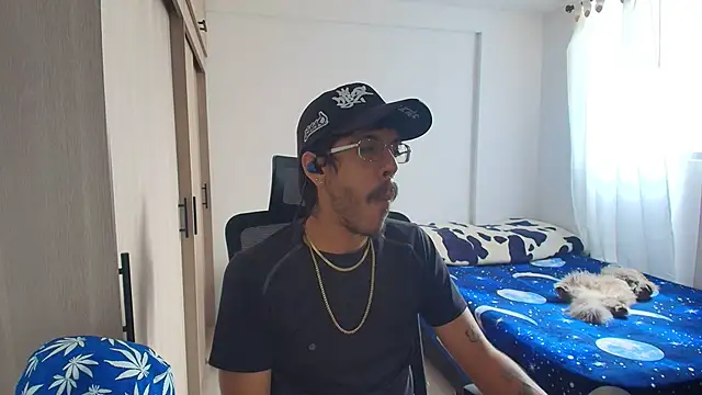 Snapshot of naitt_ chatting on November 29, 6:22 pm naitt online show from November 29, 6:22 pm