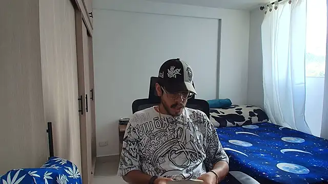 Snapshot of naitt_ chatting on November 30, 6:45 pm naitt online show from November 30, 6:45 pm