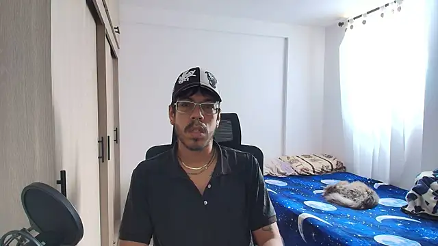 Snapshot of naitt_ chatting on December 1, 7:08 pm naitt online show from December 1, 7:08 pm