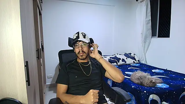 Snapshot of naitt_ chatting on December 4, 9:40 am naitt online show from December 4, 9:40 am