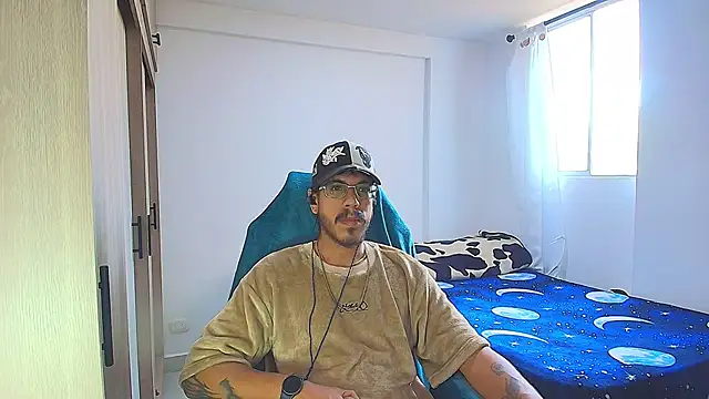 Snapshot of naitt_ chatting on December 13, 9:42 pm naitt online show from December 13, 9:42 pm