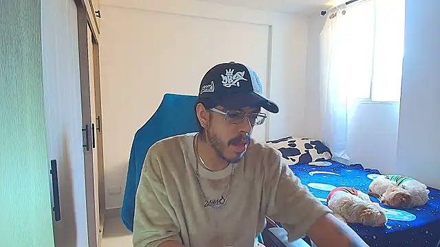 Snapshot of naitt_ chatting on December 14, 3:50 pm naitt online show from December 14, 3:50 pm